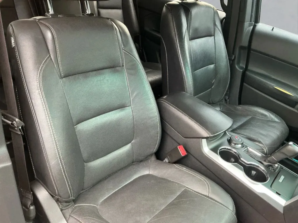 Ford Explorer photo 23