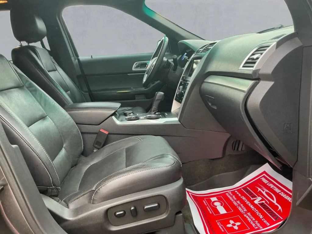 Ford Explorer photo 22