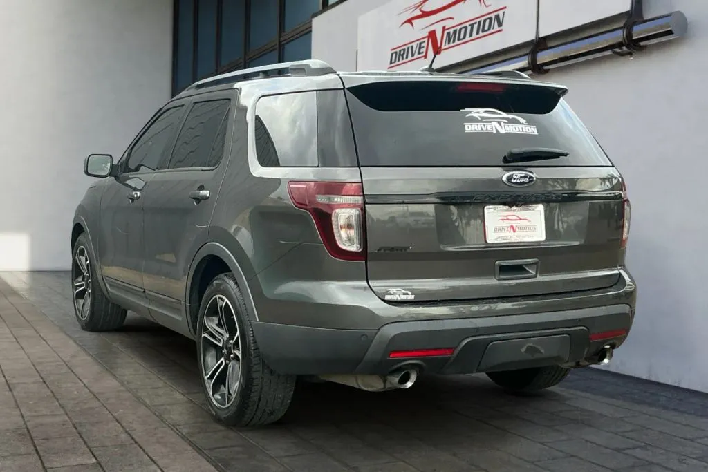 Ford Explorer photo 6