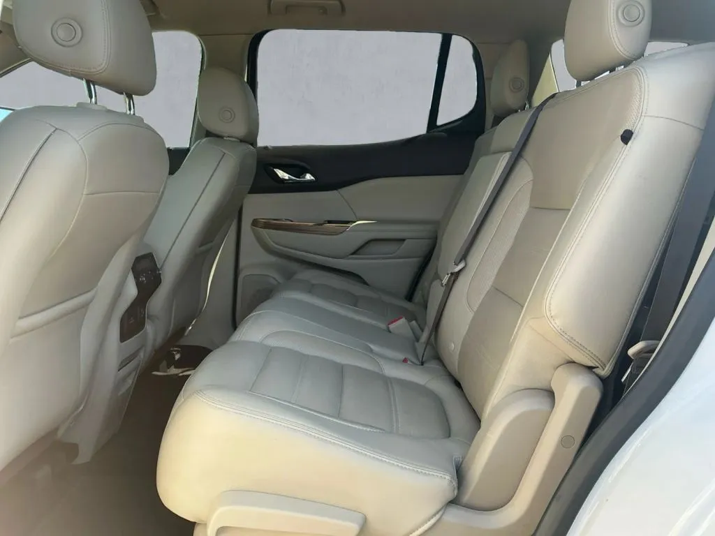 GMC Acadia photo 14