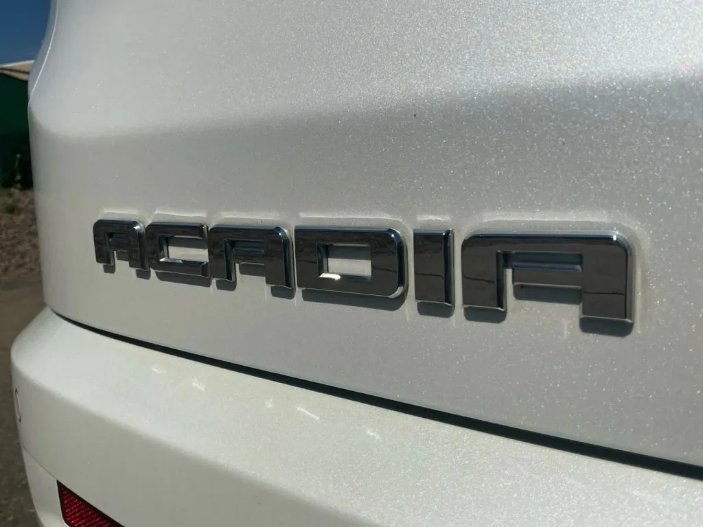 GMC Acadia photo 19