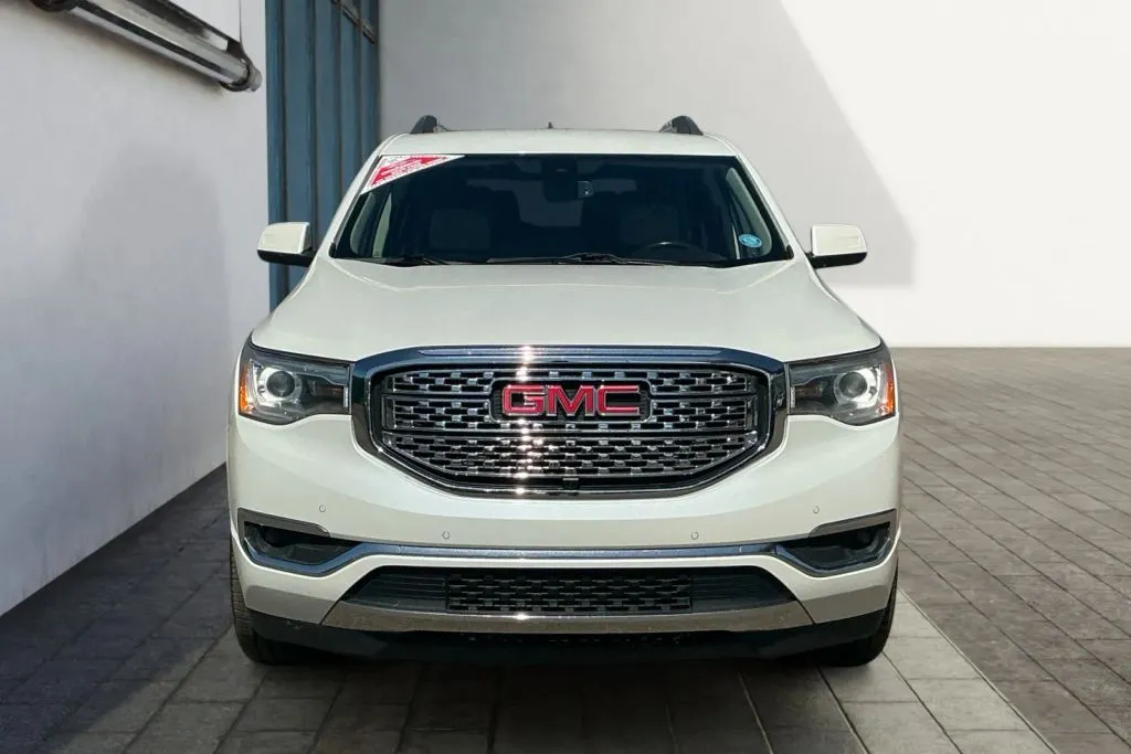 GMC Acadia photo 8