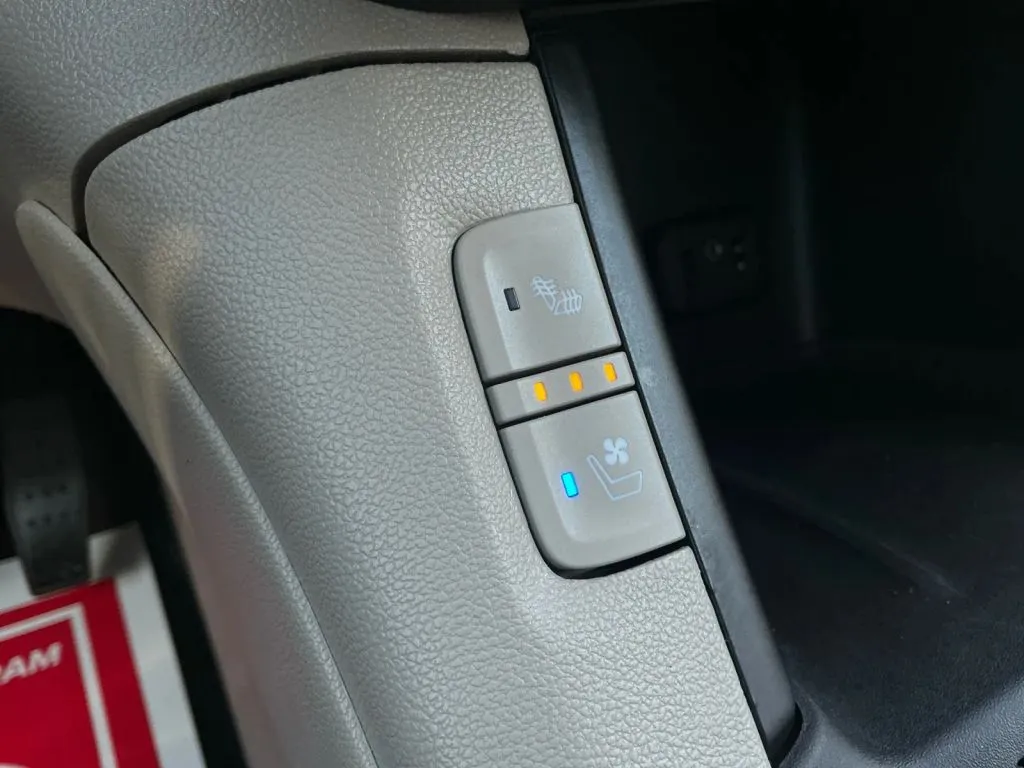 GMC Acadia photo 32