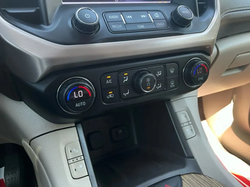 GMC Acadia photo 33