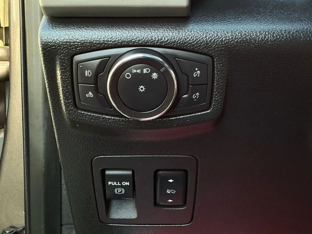 Ford F-150 photo 35