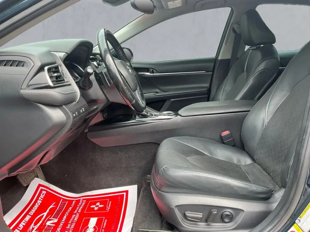 Toyota Camry photo 12