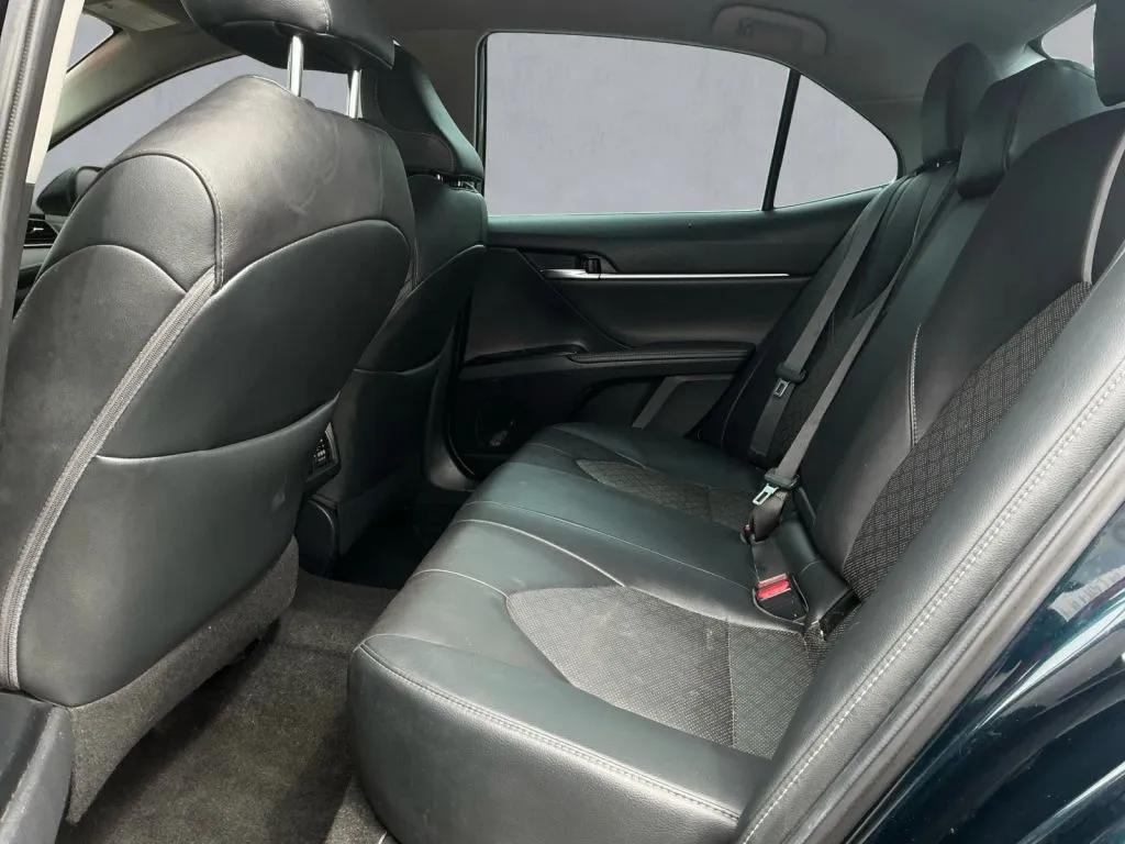 Toyota Camry photo 14