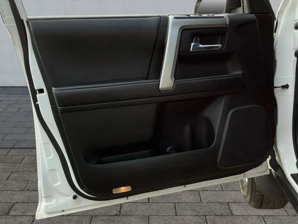 Toyota 4Runner photo 10