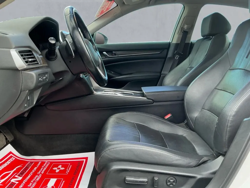 Honda Accord photo 12