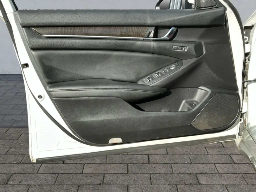 Honda Accord photo 10