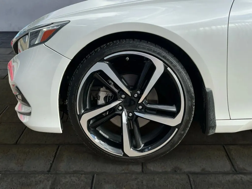 Honda Accord photo 24