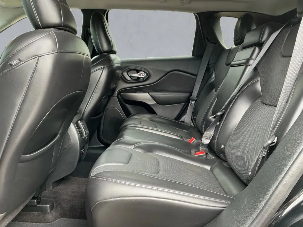 Jeep Cherokee photo 14