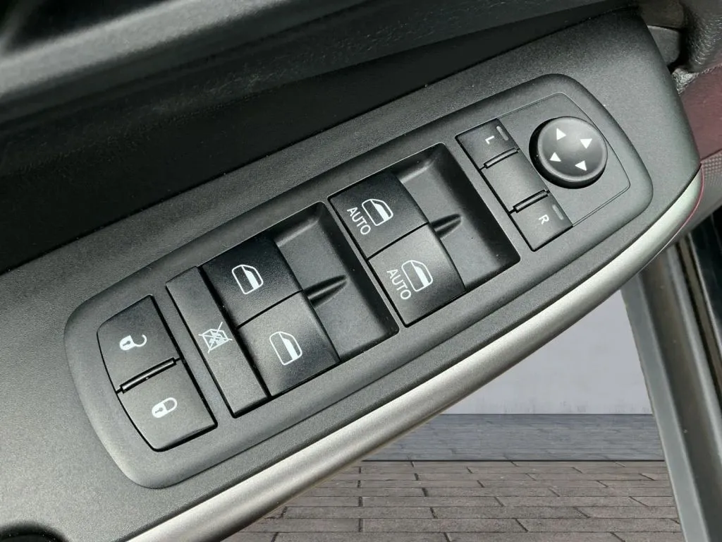 Jeep Cherokee photo 11