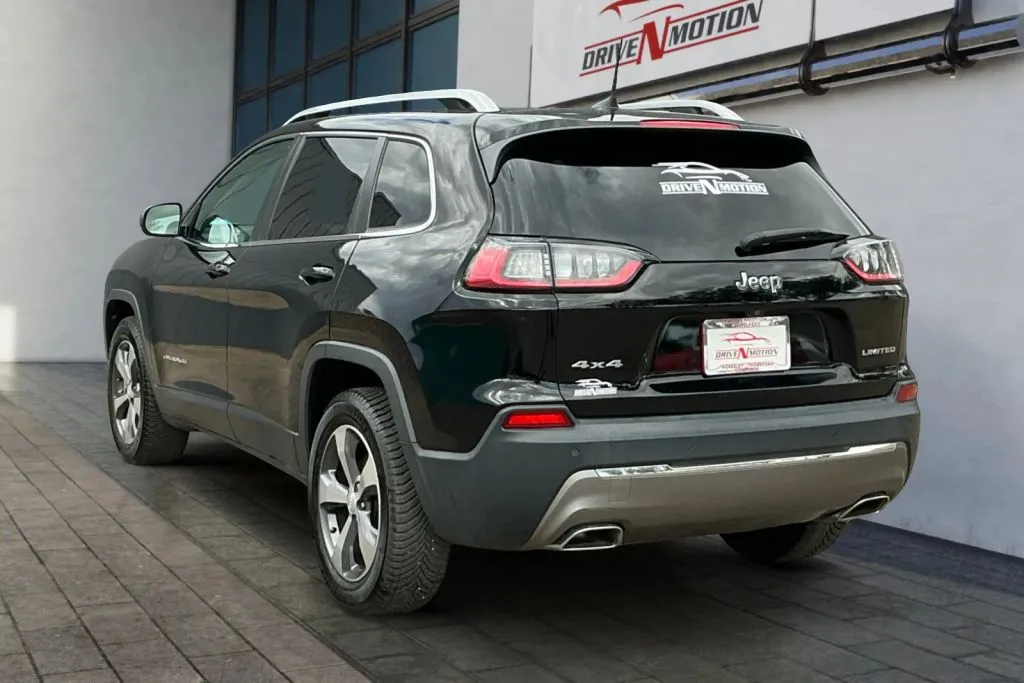 Jeep Cherokee photo 6