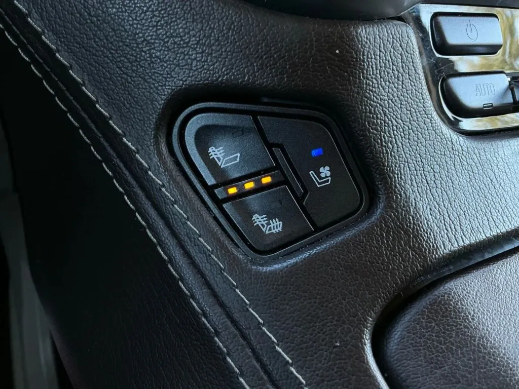Chevrolet Suburban photo 33