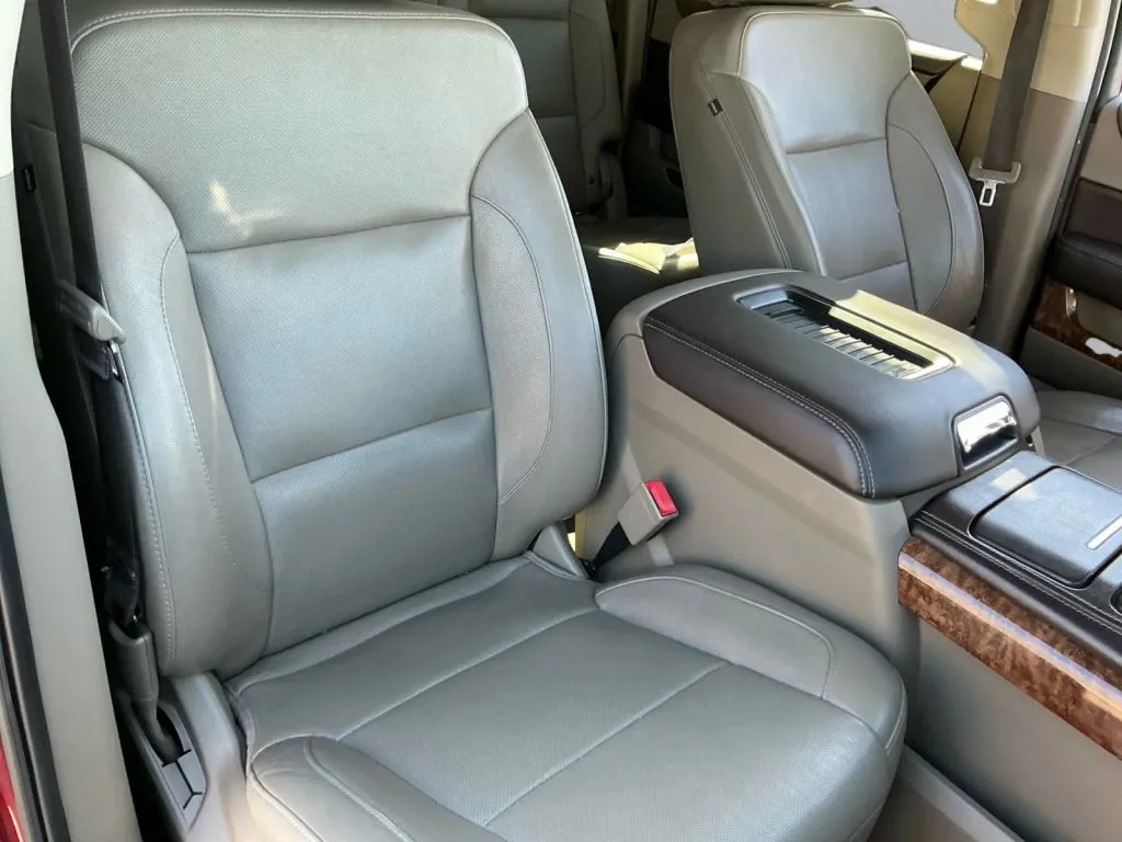 Chevrolet Suburban photo 23