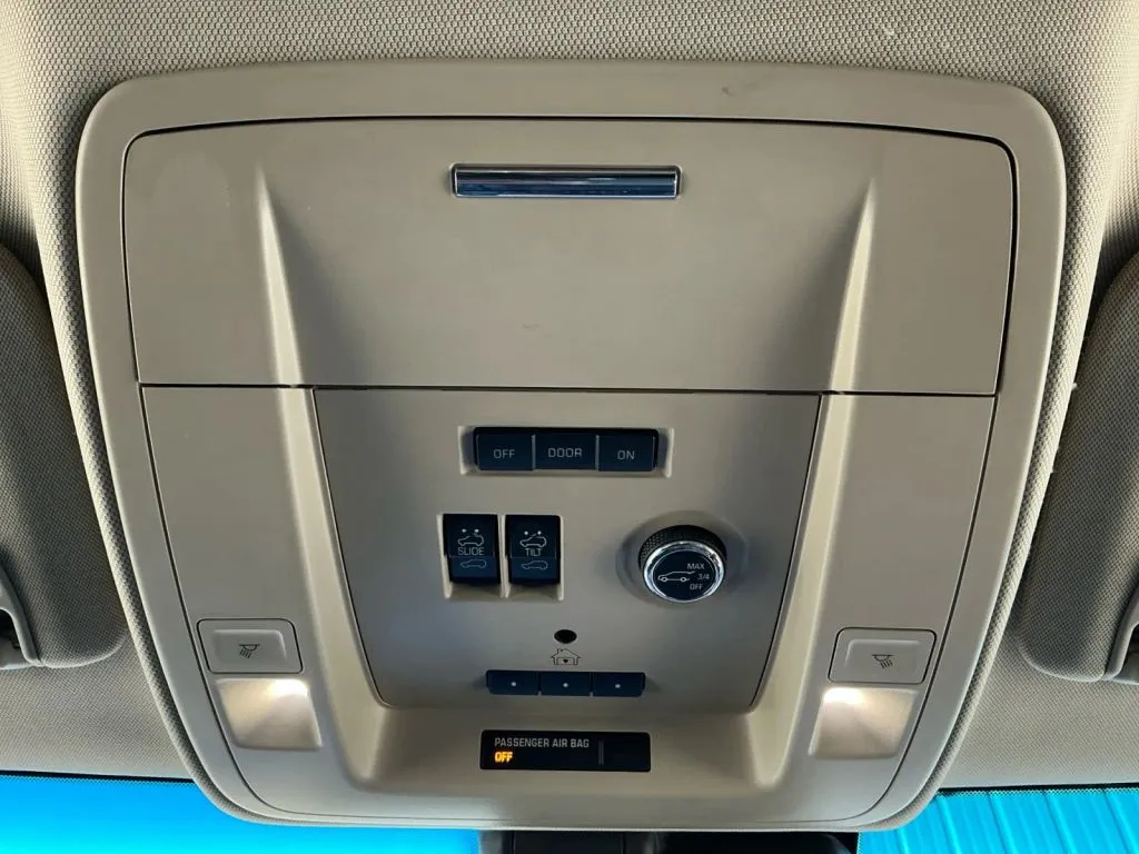 Chevrolet Suburban photo 37