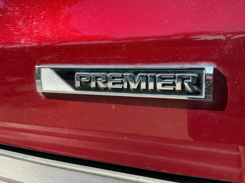 Chevrolet Suburban photo 19
