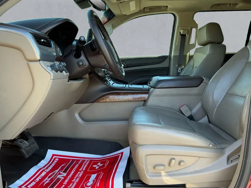 Chevrolet Suburban photo 12