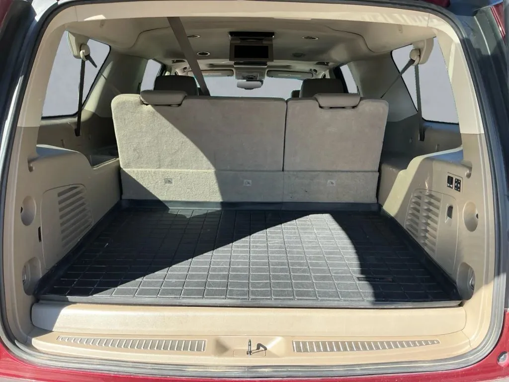 Chevrolet Suburban photo 20