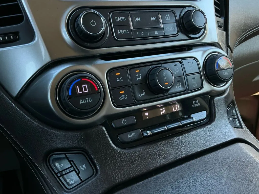 Chevrolet Suburban photo 34