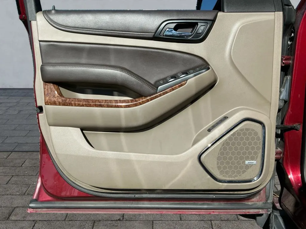 Chevrolet Suburban photo 10