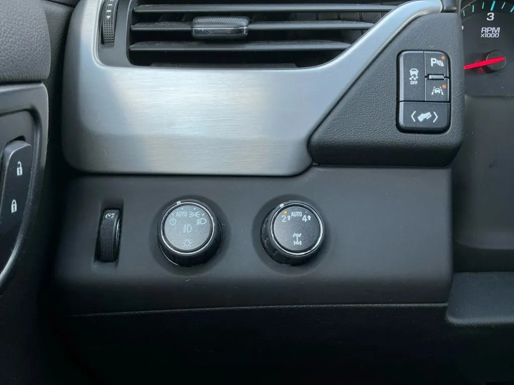 GMC Yukon XL photo 35