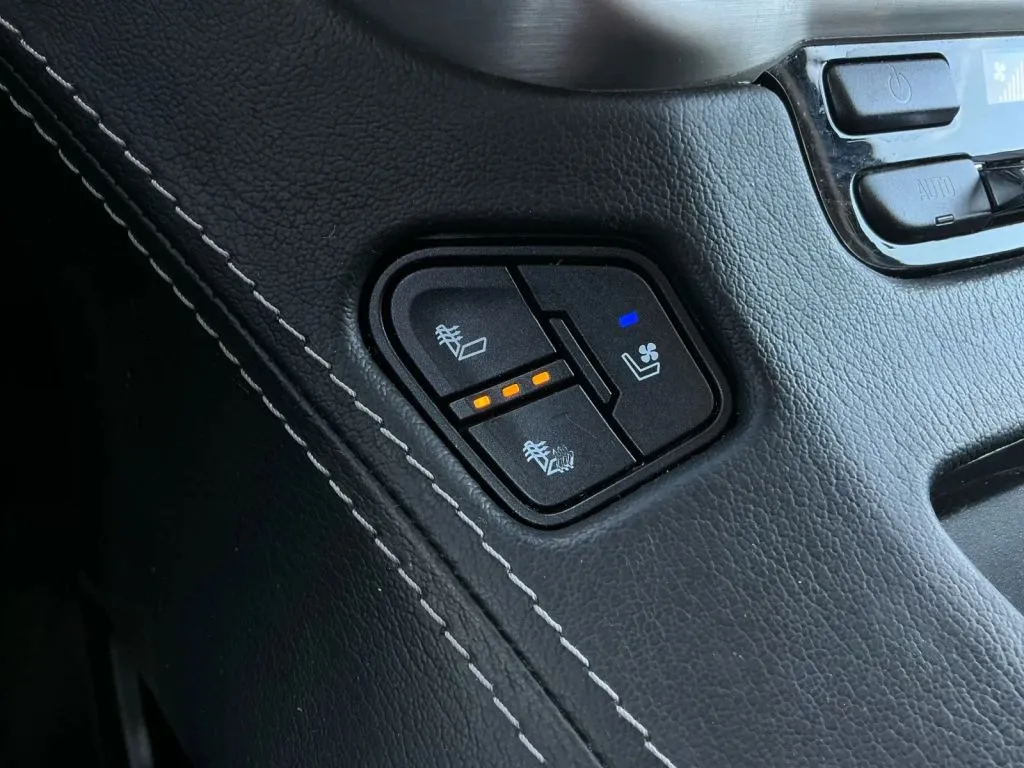 GMC Yukon XL photo 32