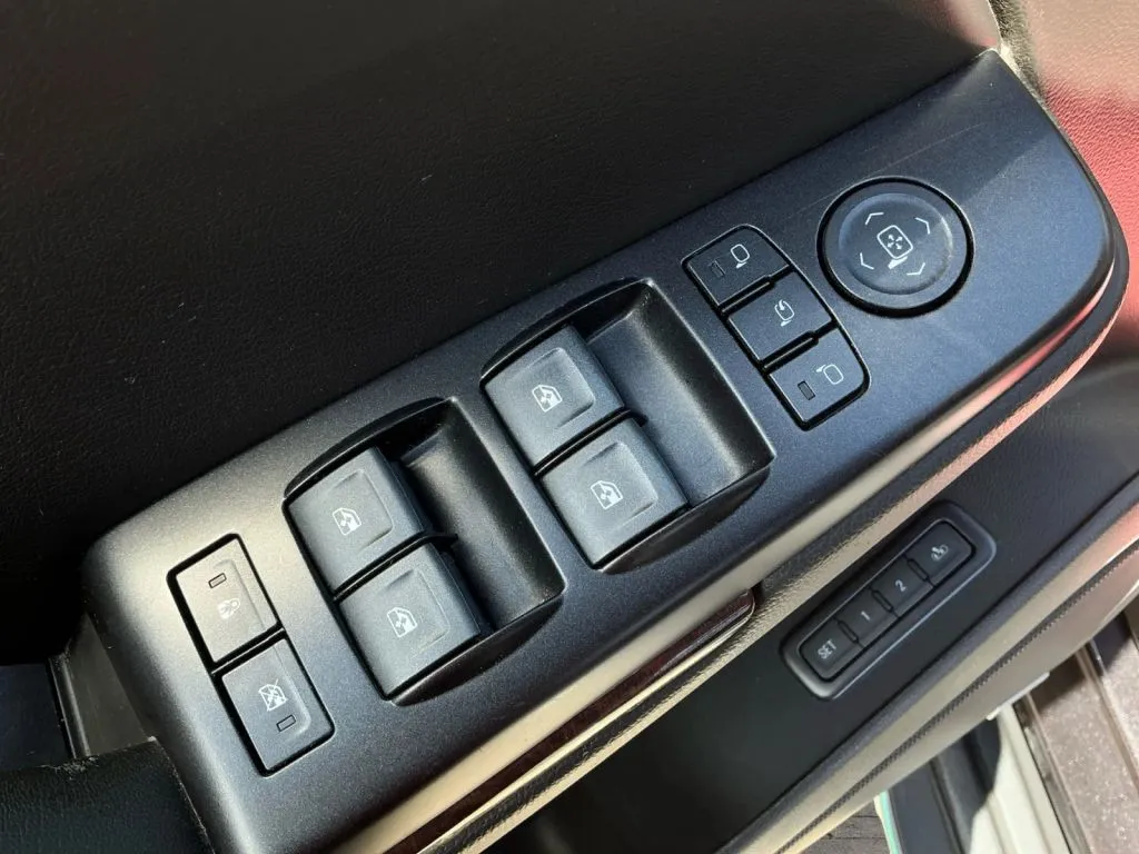 GMC Yukon XL photo 11