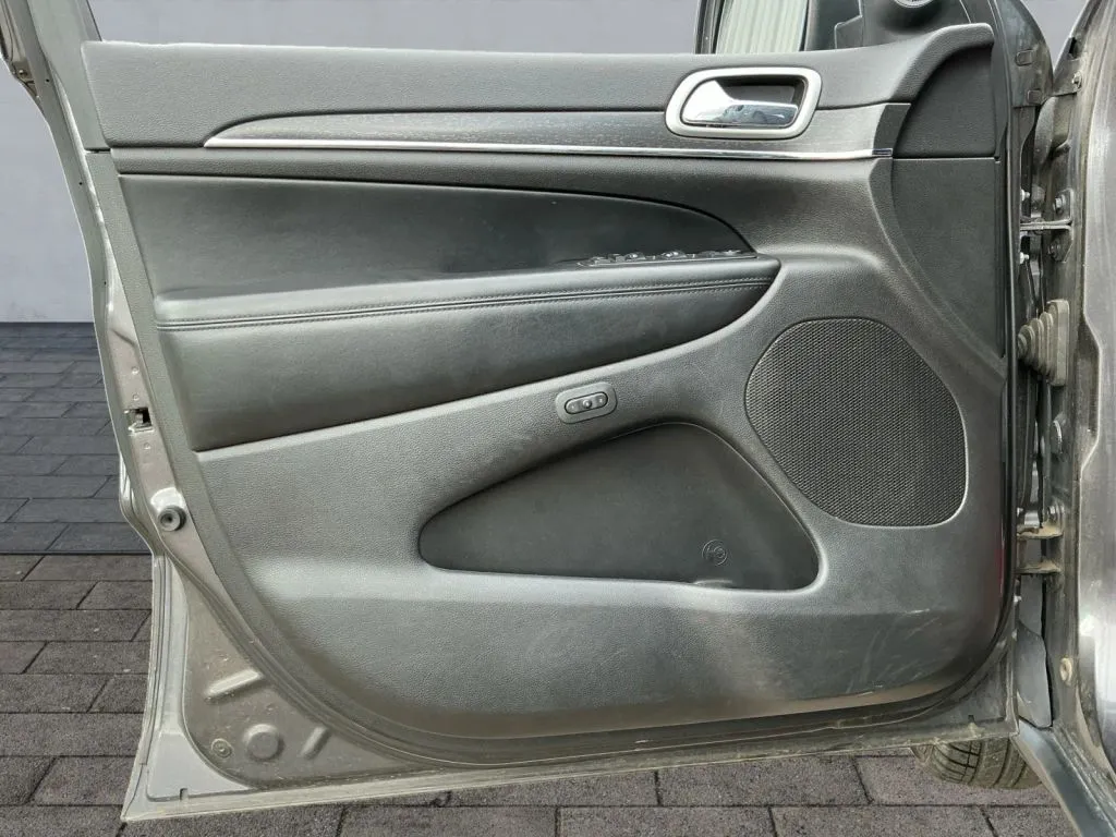 Jeep Grand Cherokee photo 10