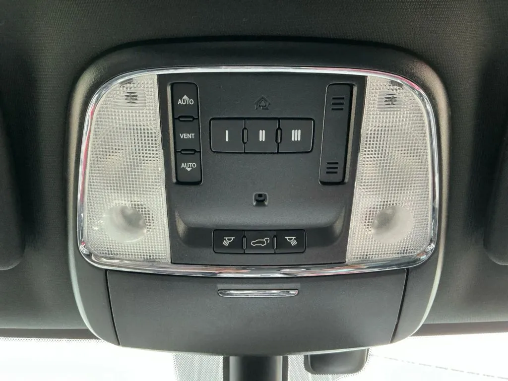 Jeep Grand Cherokee photo 37