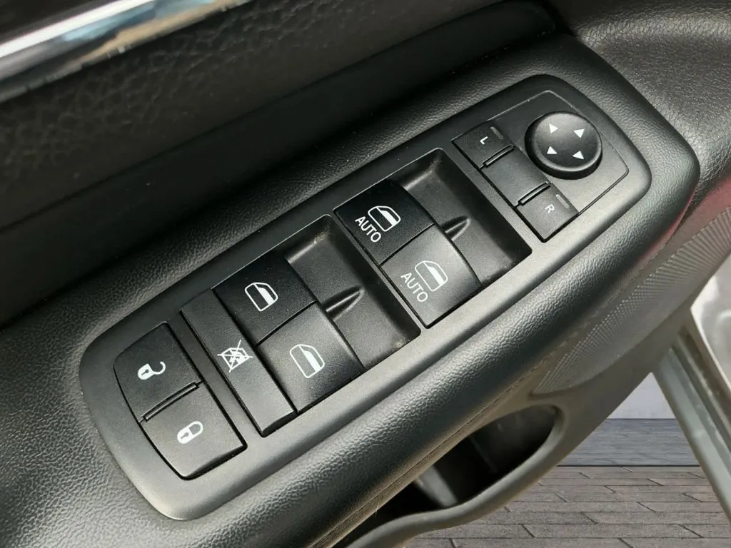 Jeep Grand Cherokee photo 11