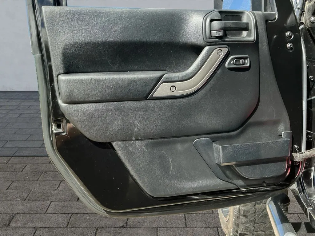 Jeep Wrangler photo 10