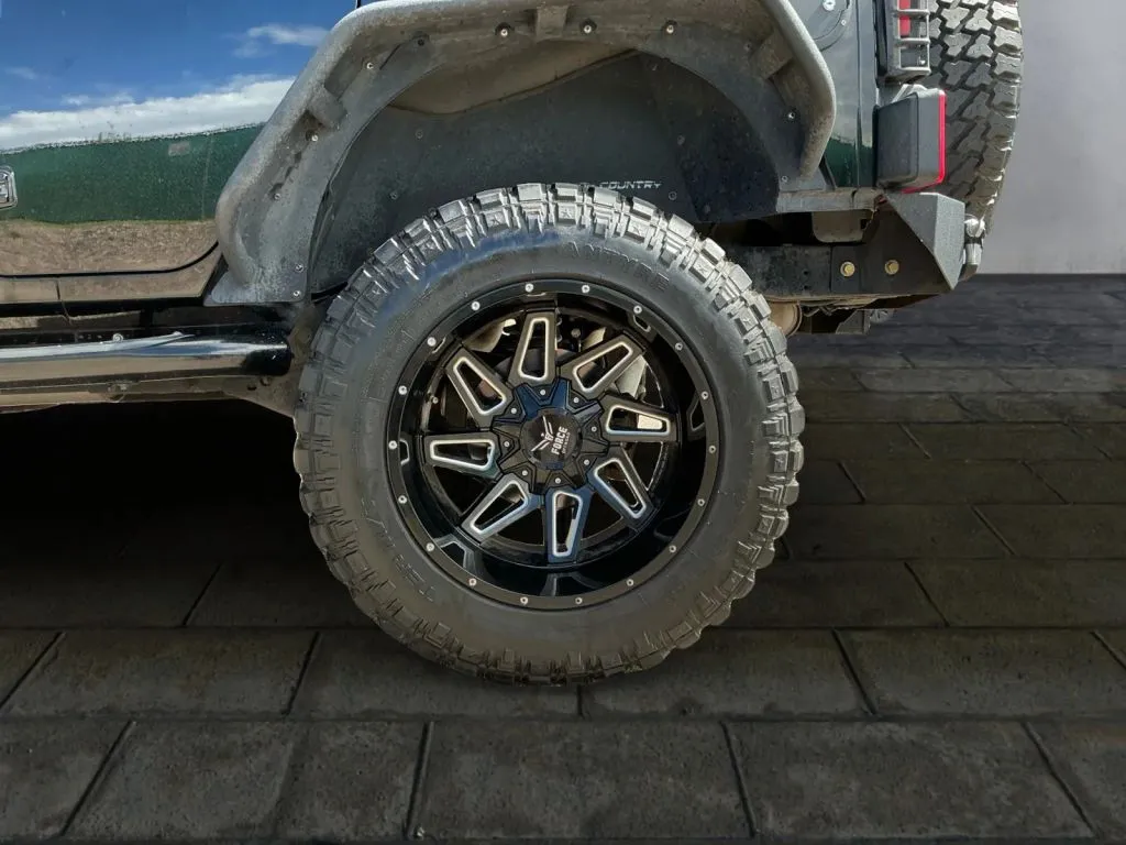 Jeep Wrangler photo 16