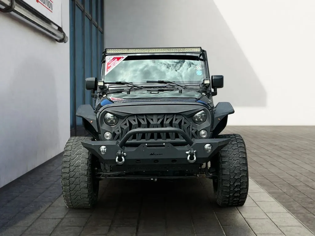 Jeep Wrangler photo 8