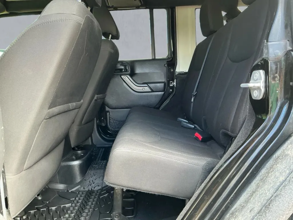 Jeep Wrangler photo 14
