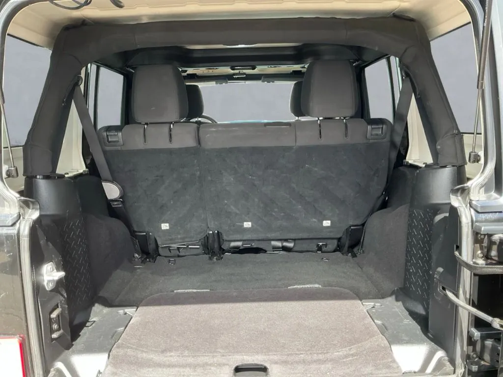 Jeep Wrangler photo 18