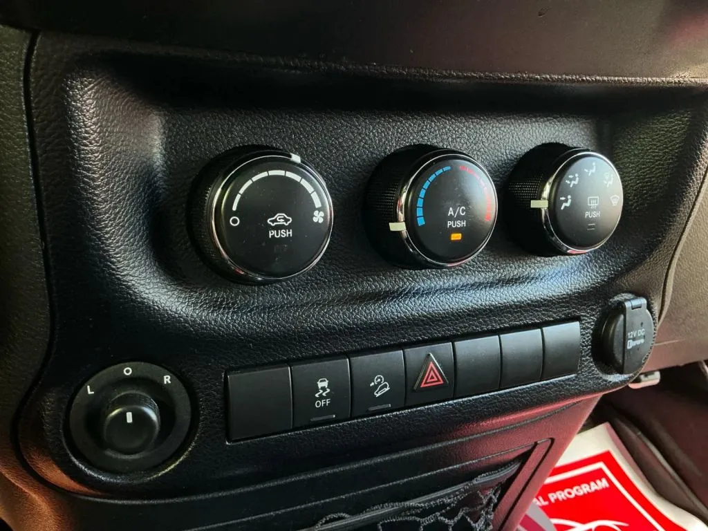 Jeep Wrangler photo 29