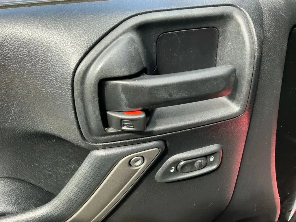 Jeep Wrangler photo 11