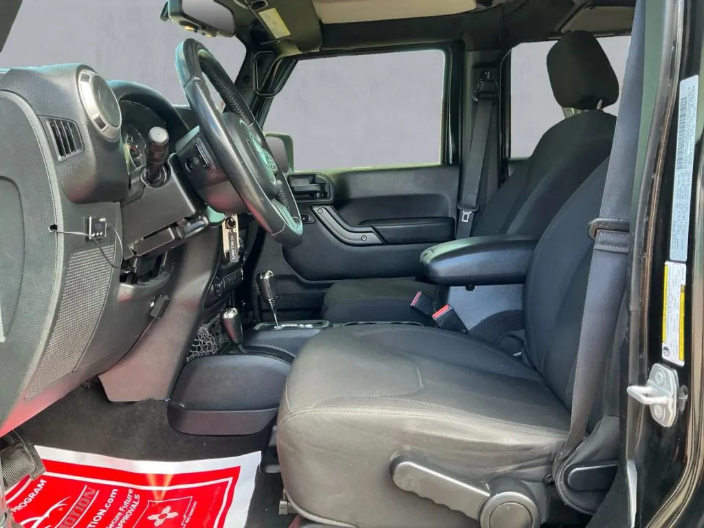 Jeep Wrangler photo 12
