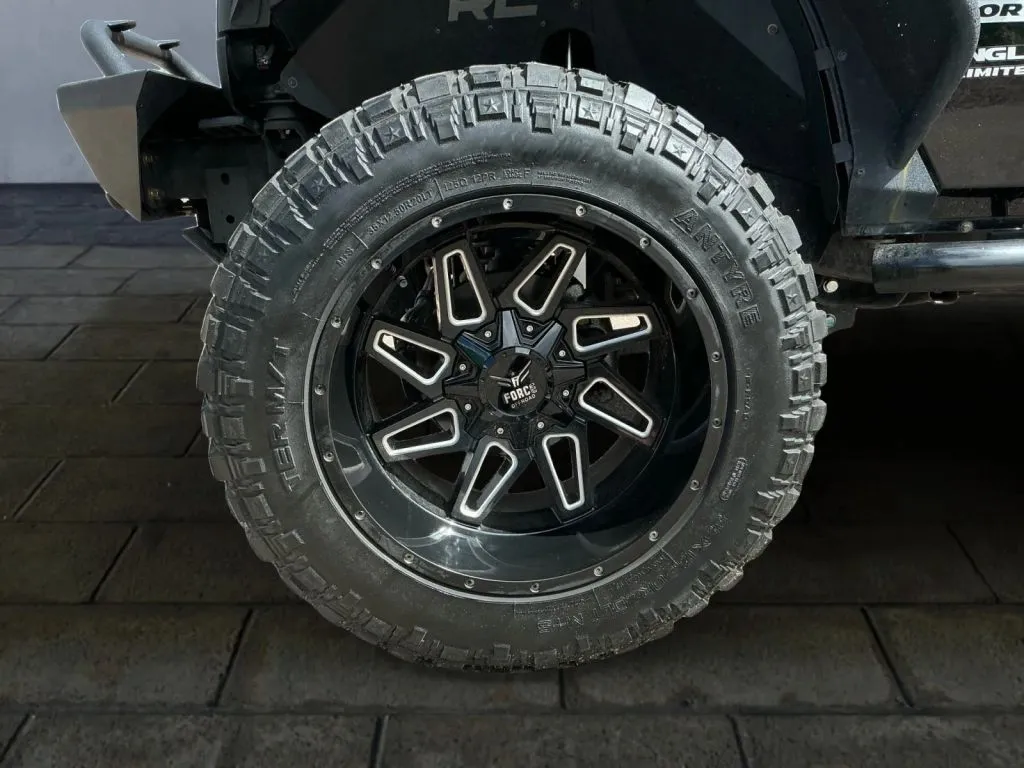 Jeep Wrangler photo 23