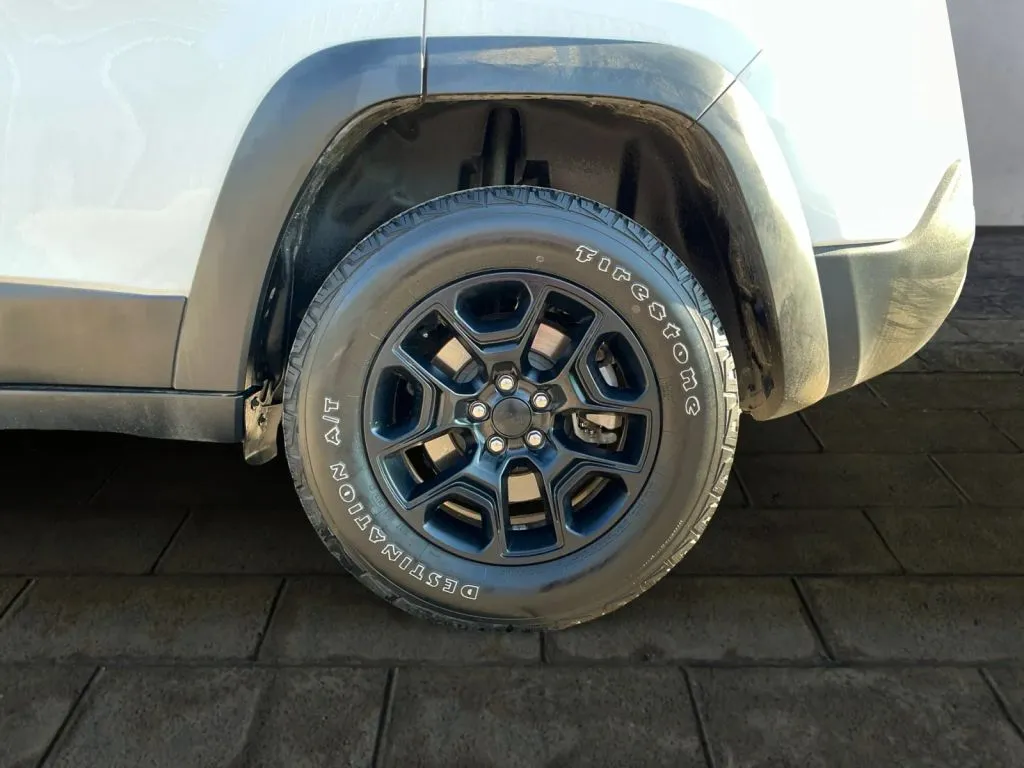 Jeep Cherokee photo 17