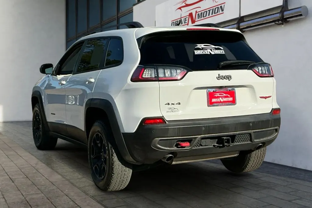 Jeep Cherokee photo 6