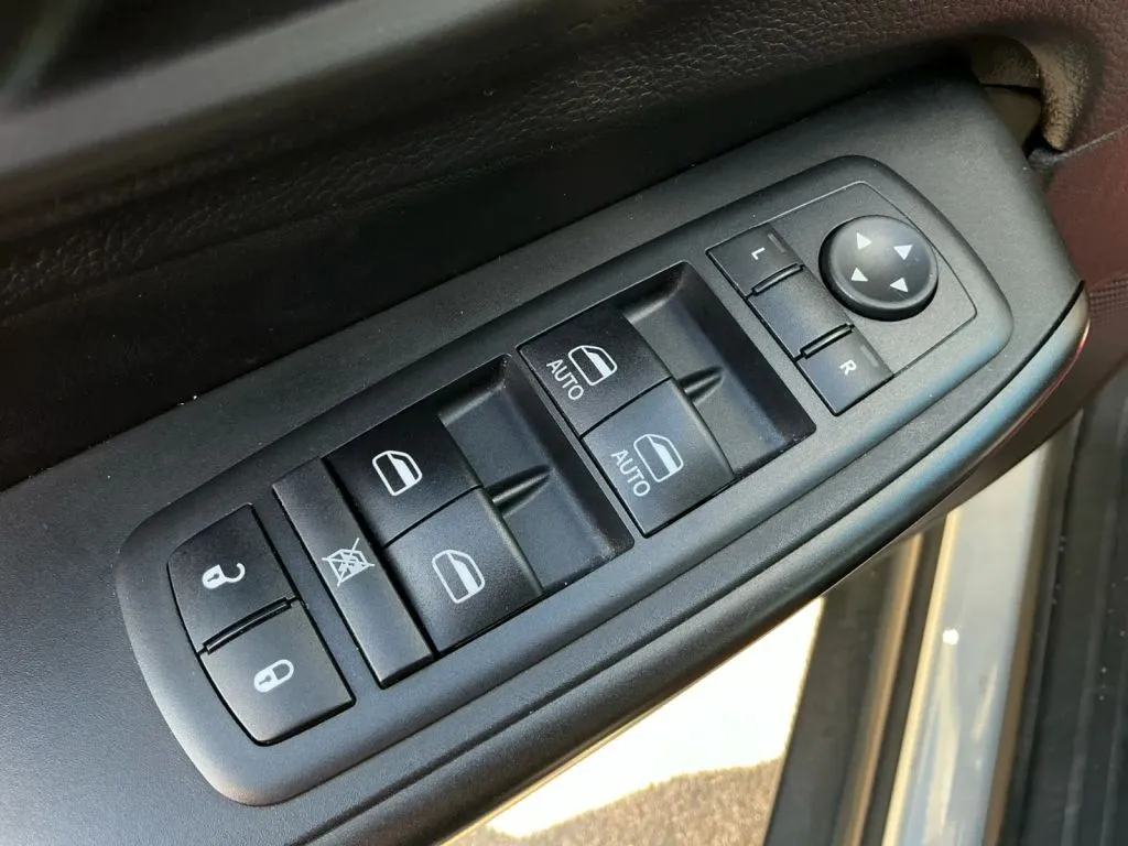 Jeep Cherokee photo 11