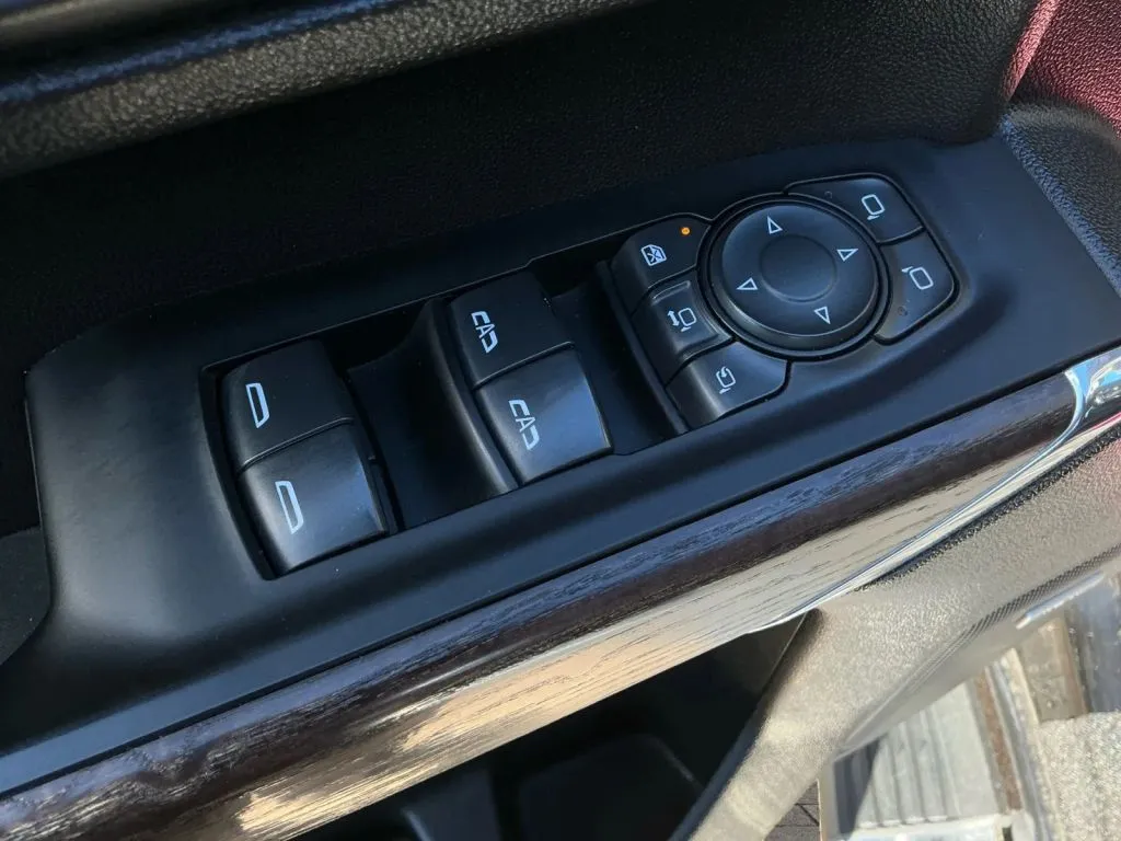 GMC Sierra photo 11