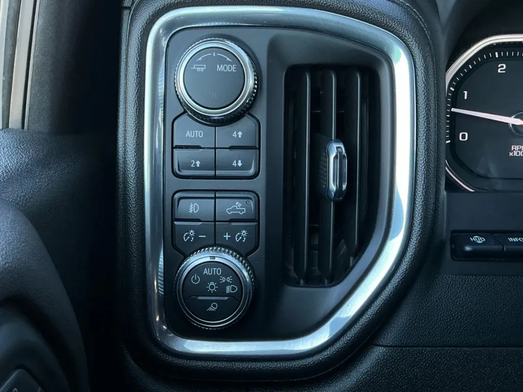 GMC Sierra photo 36