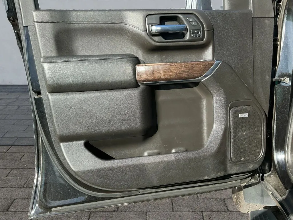 GMC Sierra photo 10