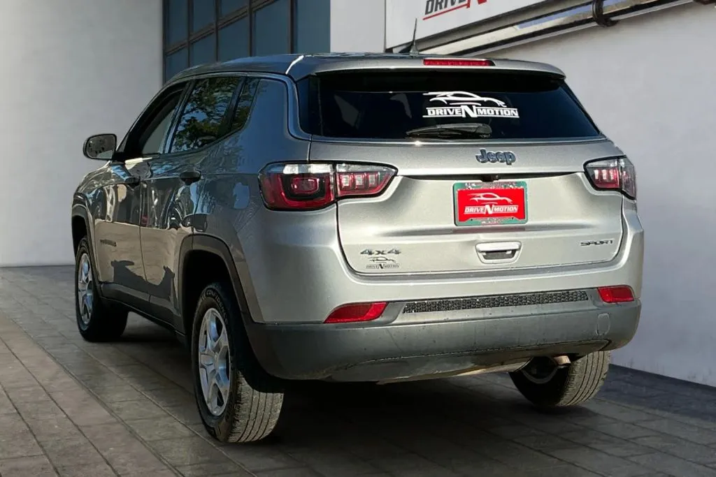 Jeep Compass photo 6