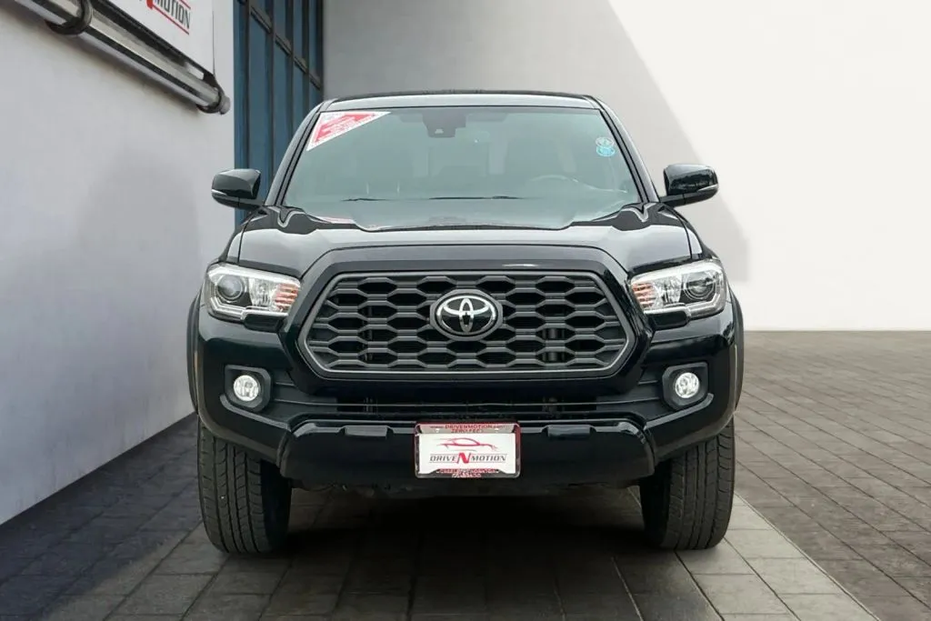2022 Toyota Tacoma SR - Photo 8