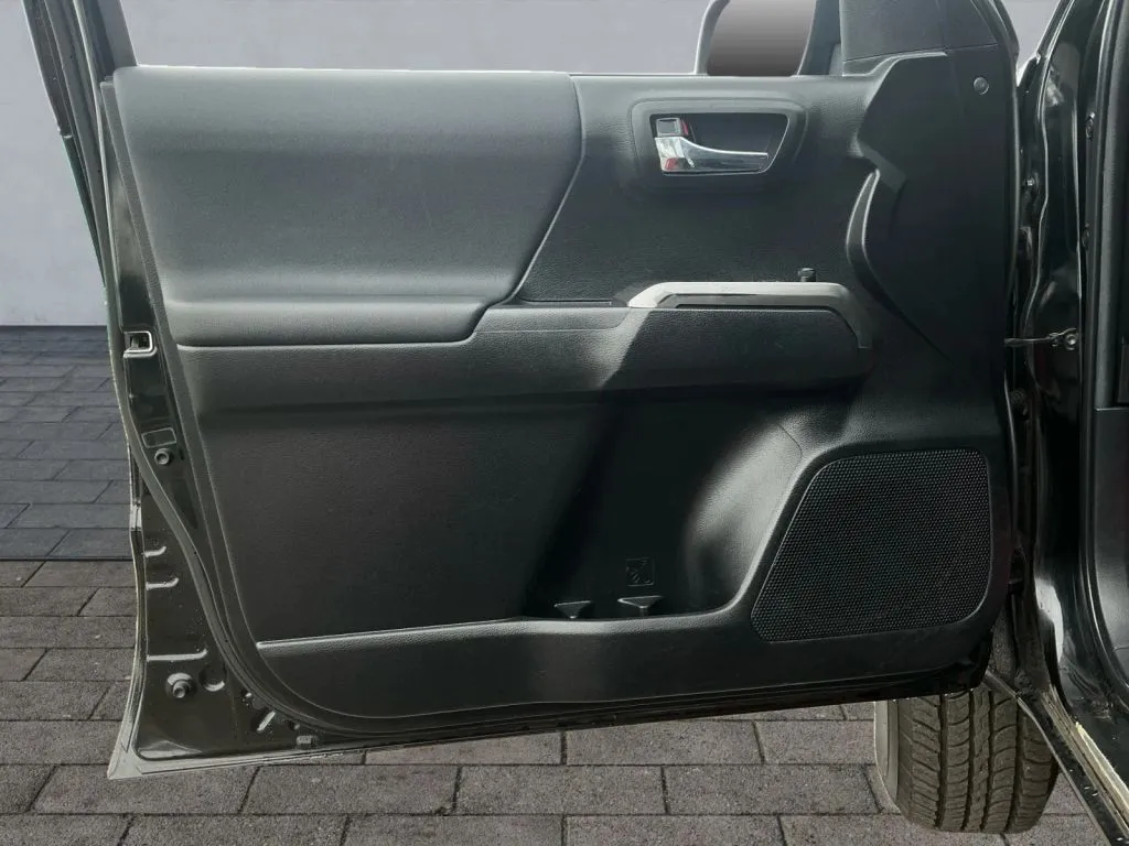 2022 Toyota Tacoma SR - Photo 10